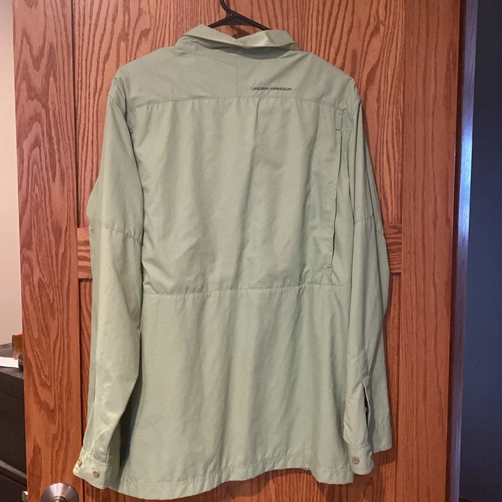 Mens Under Armour Green Light Weight Button Up Size Large EUC - Picture 4 of 4